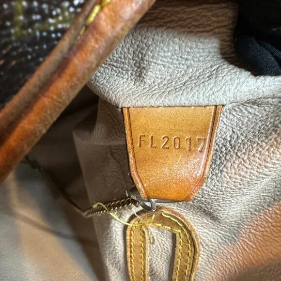 Authentic Louis Vuitton Monogram Marais GM Bucket Bag - Picture 16 of 16